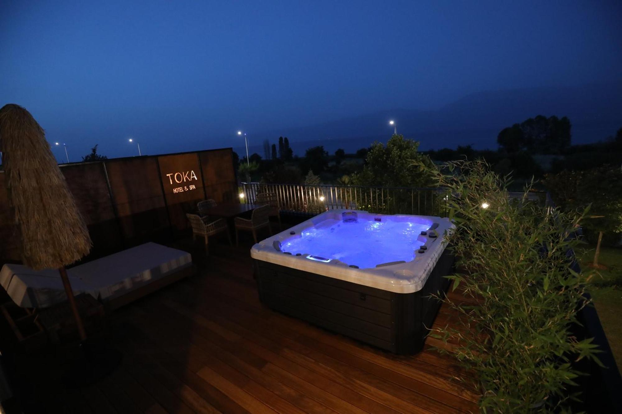Toka Restaurant Hotell Udenisht
