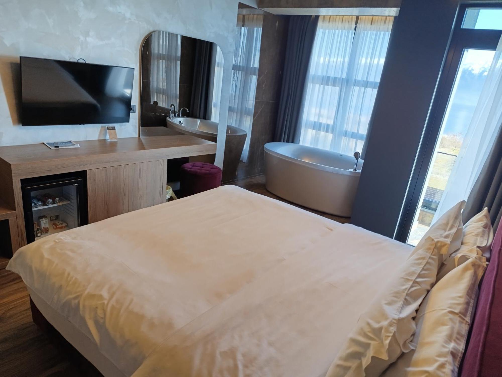 Toka Restaurant Hotell Udenisht