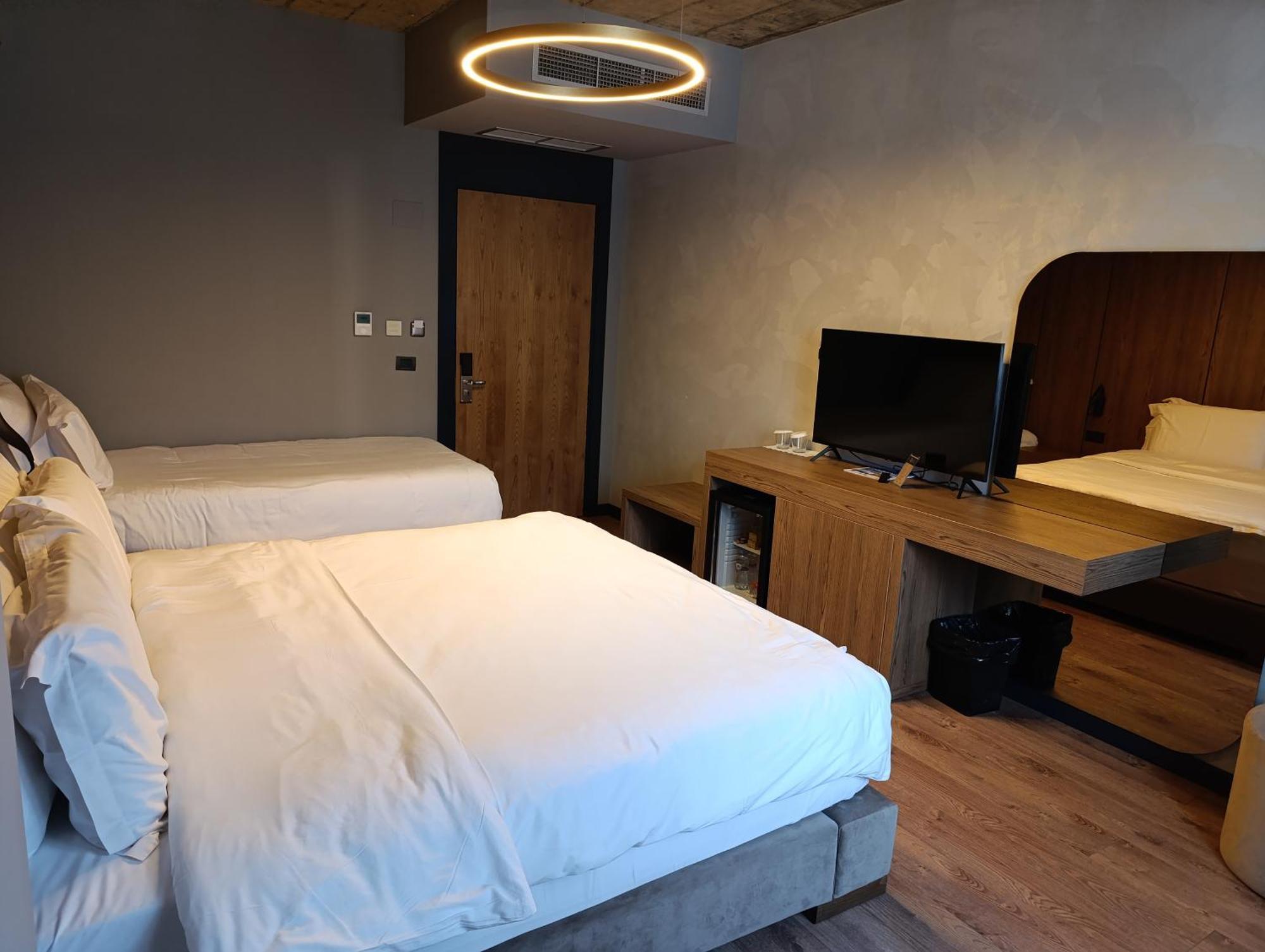 Toka Restaurant Hotell 5*