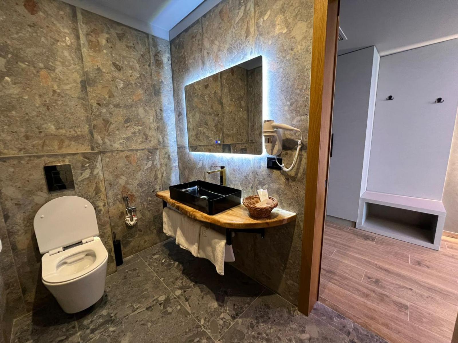 Hotell Toka Restaurant Udenisht