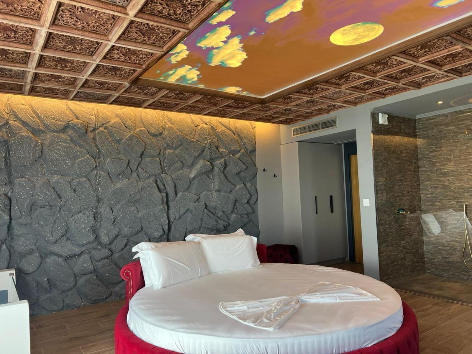 Toka Restaurant Hotell 5*