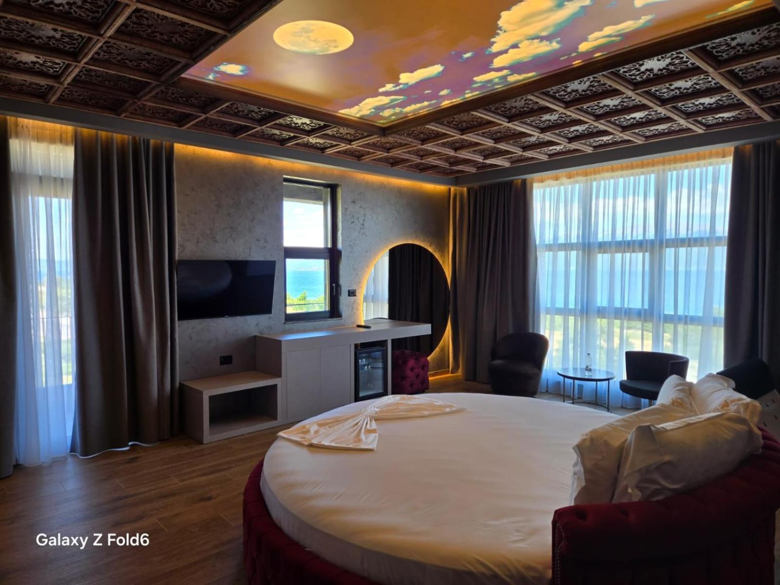 Toka Restaurant Hotell Udenisht
