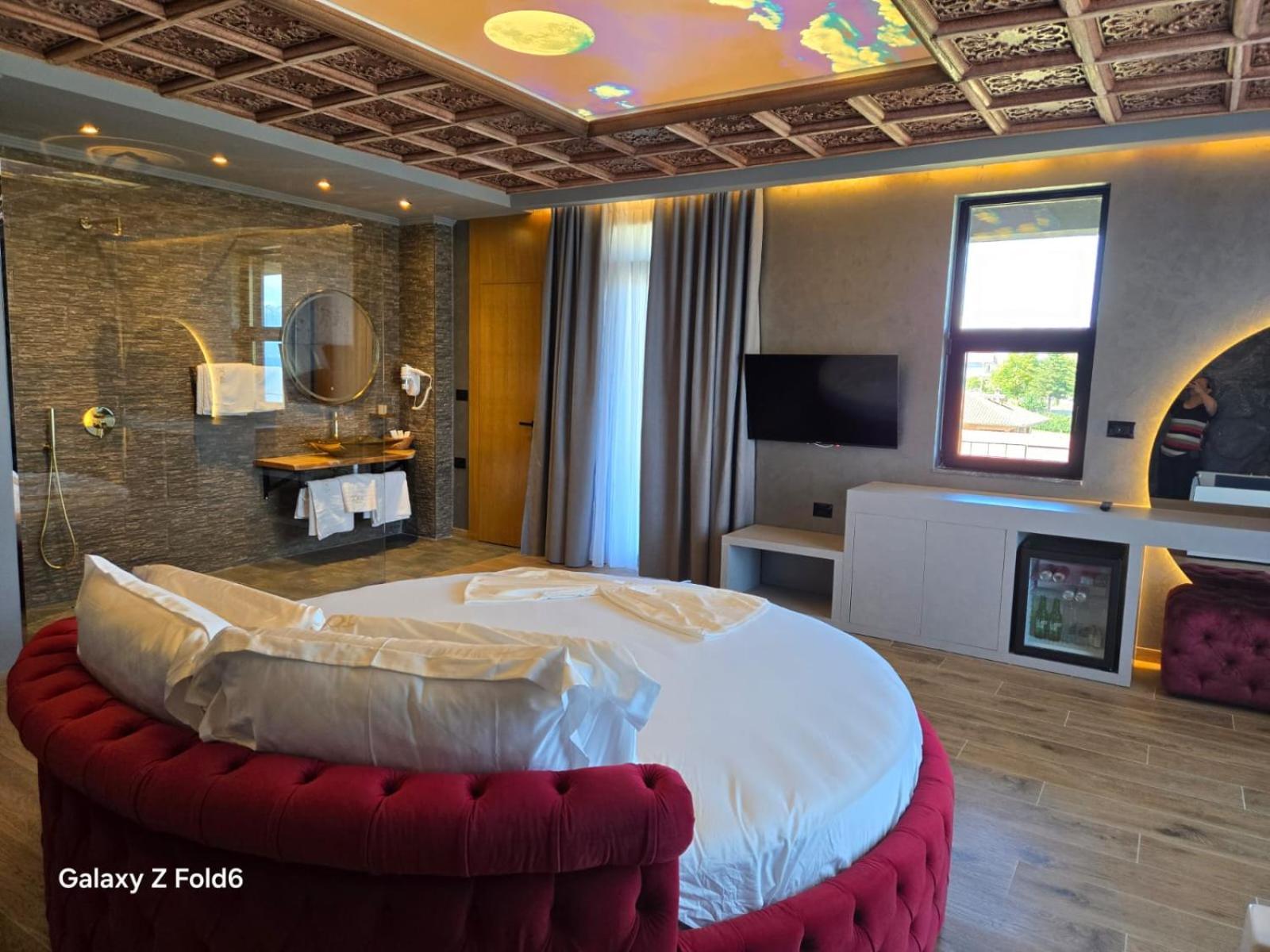 Toka Restaurant Hotell 5*